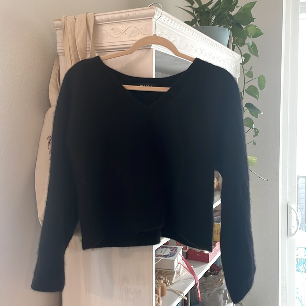 Naadam Black Cashmere Wide Bell Sleeve V-Neck Sweater Size Medium